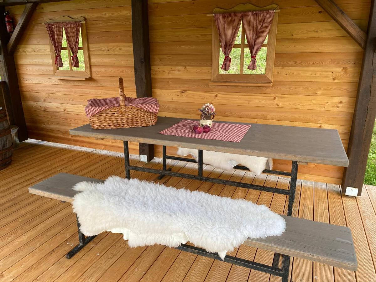 Wooden Hut At Tourist Farm Artisek Villa Store Kültér fotó