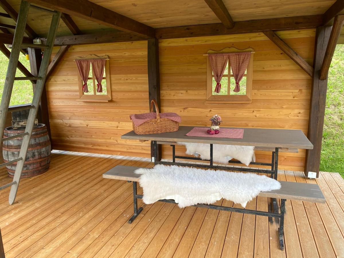 Wooden Hut At Tourist Farm Artisek Villa Store Kültér fotó
