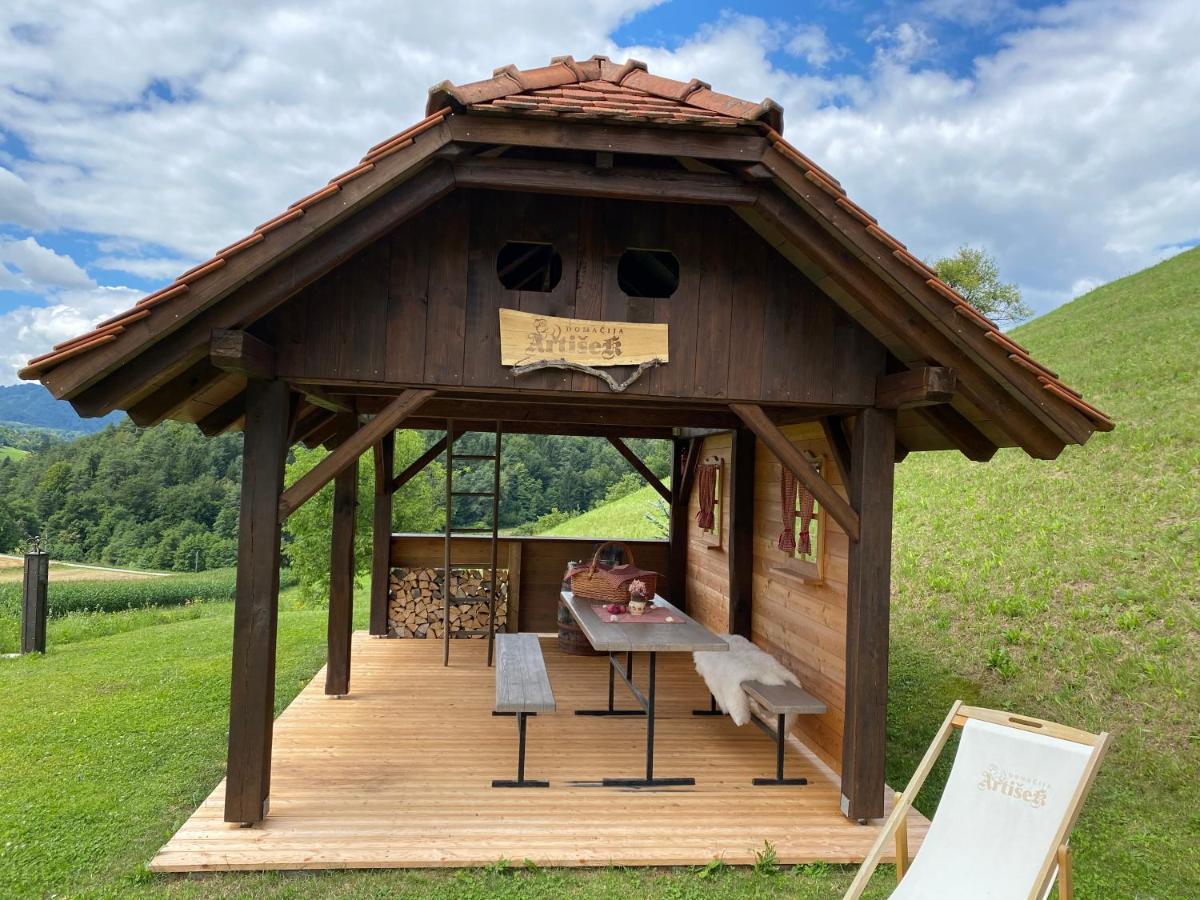 Wooden Hut At Tourist Farm Artisek Villa Store Kültér fotó