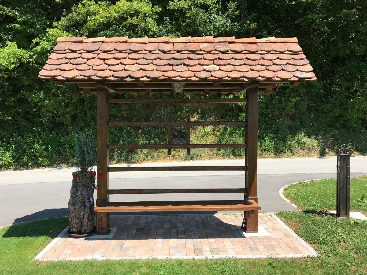Wooden Hut At Tourist Farm Artisek Villa Store Kültér fotó